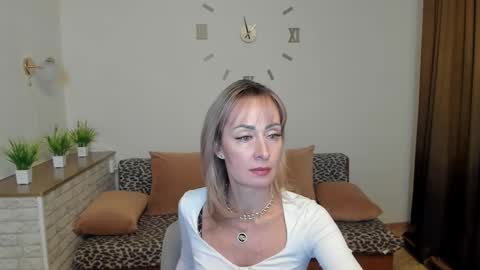 Snapshot of julia__cherry_ chatting on 6, 12, 2024 julia__cherry_ online show from 6, 12, 2024