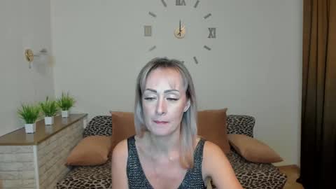 Snapshot of julia__cherry_ chatting on 7, 12, 2024 julia__cherry_ online show from 7, 12, 2024