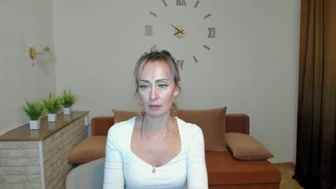 Snapshot of julia__cherry_ chatting on 8, 12, 2024 julia__cherry_ online show from 8, 12, 2024