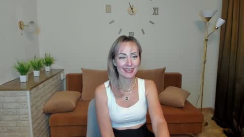 Snapshot of julia__cherry_ chatting on 10, 12, 2024 julia__cherry_ online show from 10, 12, 2024