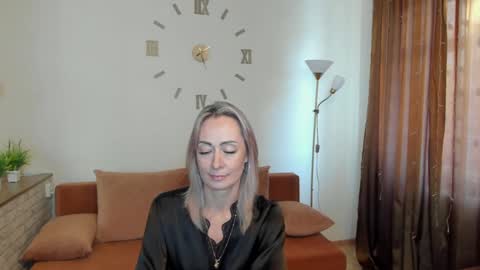Snapshot of julia__cherry_ chatting on 5, 1, 2025 julia__cherry_ online show from 5, 1, 2025