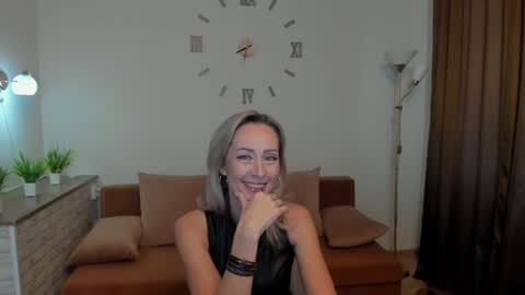 Snapshot of julia__cherry_ chatting on 8, 2, 2025 julia__cherry_ online show from 8, 2, 2025