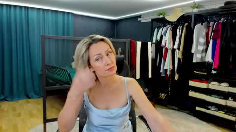 julia__cherry_ online show from 9, 5, 2026