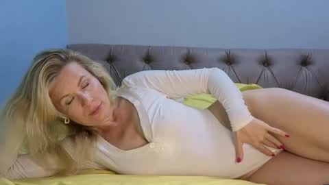 julia_giulia online show from 30, 10, 2025