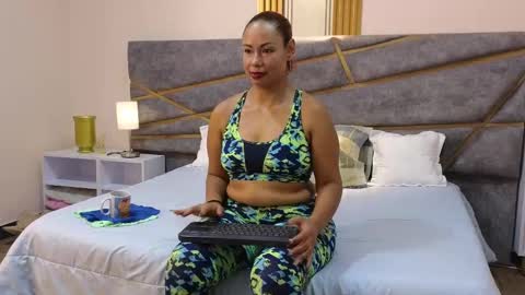 Snapshot of julia_gomes chatting on 27, 2, 2025 Julia Gomes online show from 27, 2, 2025