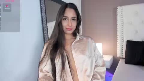 Snapshot of julia_martinezz_ chatting on 17, 6, 2026 J U L IA M A R T I N E Z online show from 17, 6, 2026