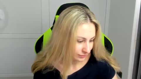 Snapshot of julia_sunshinee chatting on 3, 7, 2026 Julia online show from 3, 7, 2026
