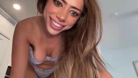 Snapshot of juliaabrooks chatting on 18, 11, 2025 Julia Brooks online show from 18, 11, 2025