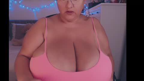 Snapshot of julialiones chatting on 6, 12, 2024 julialiones online show from 6, 12, 2024