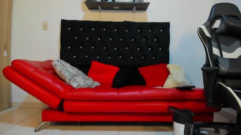 julian_wallace online show from 10, 3, 2025