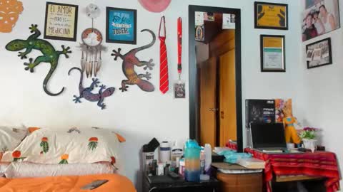 julian_wallace online show from 16, 2, 2026