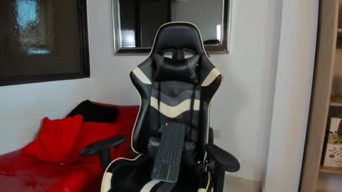 julian_wallace online show from 8, 3, 2026