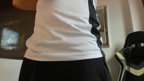 Snapshot of julian_wallace chatting on 3, 5, 2026 julian_wallace online show from 3, 5, 2026