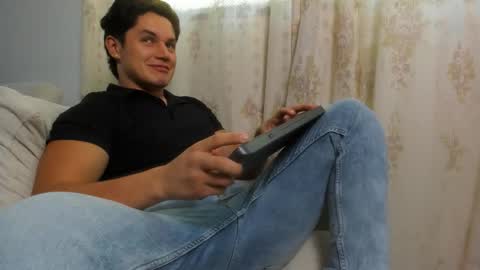julian_wallace1 online show from 19, 5, 2026