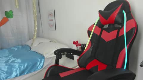 Julian online show from 4, 4, 2026