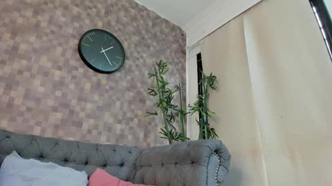 Juli  online show from 10, 9, 2025