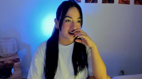 Snapshot of julianags_ chatting on 23, 10, 2025 Ana Maria online show from 23, 10, 2025