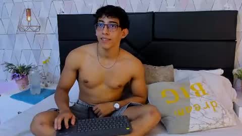 Snapshot of julianrouss chatting on 8, 7, 2026 Julian online show from 8, 7, 2026