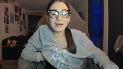 Snapshot of julidavila chatting on 11, 9, 2025 Jeimy Help me to reach 100 thumbs up online show from 11, 9, 2025