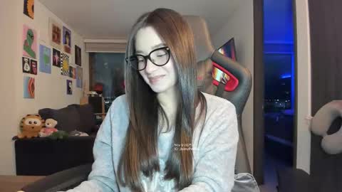 Snapshot of julidavila chatting on 10, 11, 2025 Jeimy Help me to reach 100 thumbs up online show from 10, 11, 2025