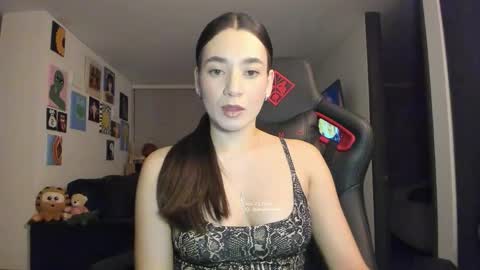 Snapshot of julidavila chatting on 24, 11, 2025 Jeimy Help me to reach 100 thumbs up online show from 24, 11, 2025