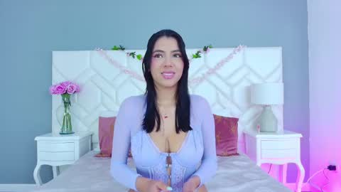 Juliet Bennet online show from 4, 3, 2025