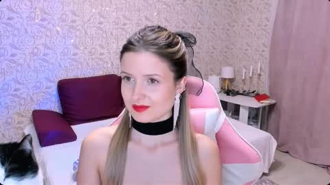 Julie online show from 7, 12, 2024