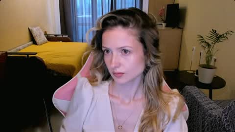Snapshot of julie_flores chatting on 7, 7, 2026 Julie online show from 7, 7, 2026