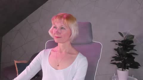 Julie Lucasss online show from 28, 3, 2026