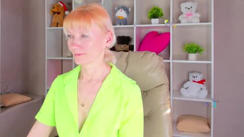 Julie Lucasss online show from 31, 3, 2026