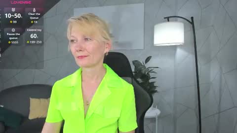 Snapshot of julie_lucasss chatting on 11, 6, 2026 Julie Lucasss online show from 11, 6, 2026