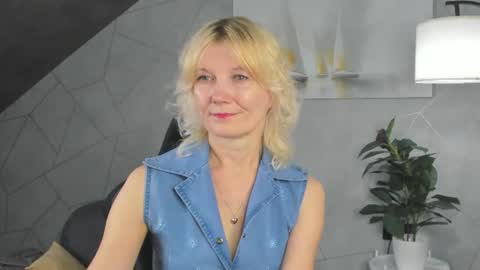 Snapshot of julie_lucasss chatting on 25, 6, 2026 Julie Lucasss online show from 25, 6, 2026