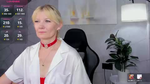Snapshot of julie_lucasss chatting on 3, 7, 2026 Julie Lucasss online show from 3, 7, 2026