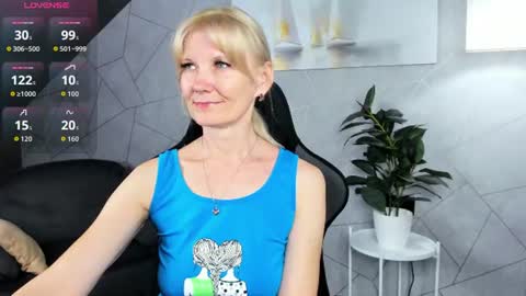 Snapshot of julie_lucasss chatting on 15, 7, 2026 Julie Lucasss online show from 15, 7, 2026