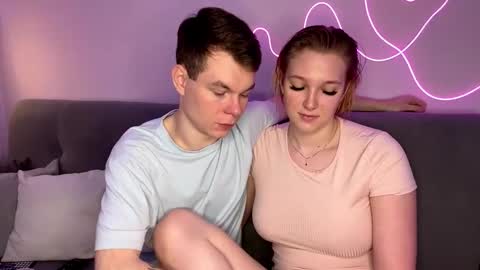 Julie and Thomas online show from 3, 10, 2025