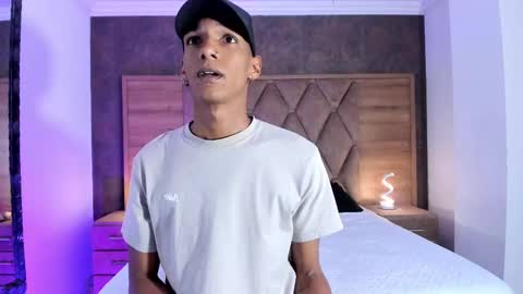 Snapshot of juliensaint_ chatting on 19, 9, 2025 Julien online show from 19, 9, 2025