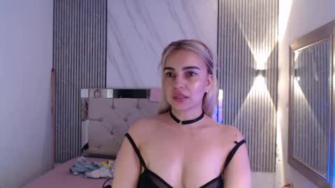 julieta__fox_ online show from 11, 4, 2026
