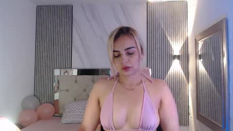 julieta__fox_ online show from 18, 5, 2026