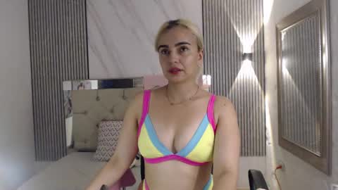 Snapshot of julieta__fox_ chatting on 23, 6, 2026 julieta__fox_ online show from 23, 6, 2026