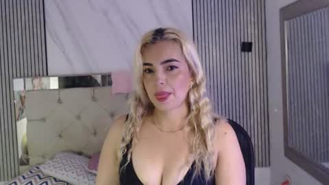 Snapshot of julieta__fox_ chatting on 25, 6, 2026 julieta__fox_ online show from 25, 6, 2026