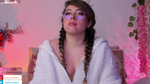 Juli  online show from 7, 2, 2025