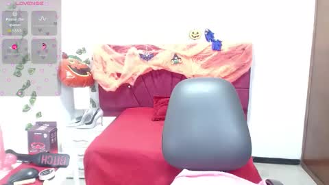 julieta_curvy69 online show from 7, 10, 2025