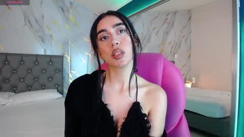 Snapshot of julieta_de_los_angeles chatting on 22, 1, 2025 Julieta online show from 22, 1, 2025