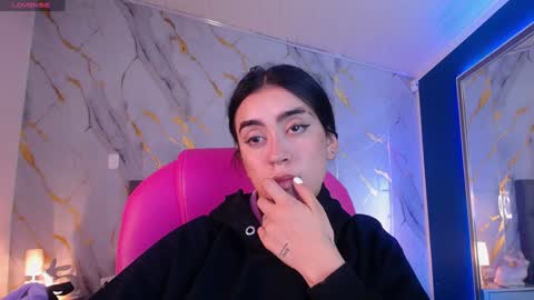 Snapshot of julieta_de_los_angeles chatting on 5, 2, 2025 Julieta online show from 5, 2, 2025