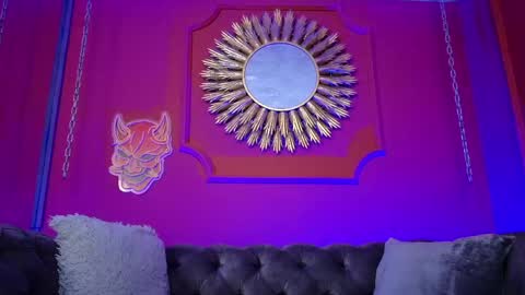 Snapshot of julieta_russell chatting on 28, 4, 2026 Julieta online show from 28, 4, 2026
