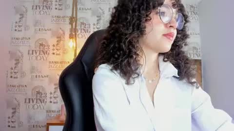 Snapshot of julieta_windsor chatting on 13, 6, 2026 JULIETA online show from 13, 6, 2026