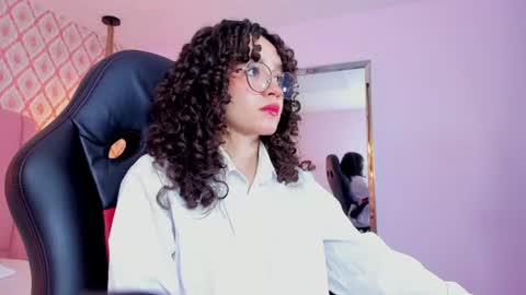 Snapshot of julieta_windsor chatting on 20, 6, 2026 JULIETA online show from 20, 6, 2026