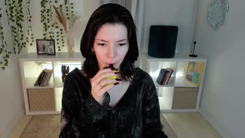 Julieta or Jully online show from 19, 10, 2025