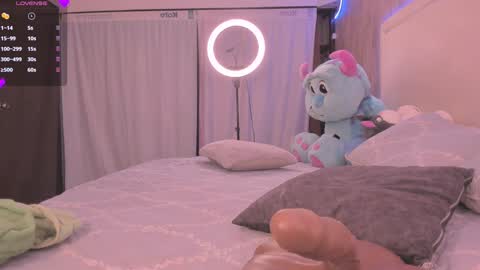 Julieta Vargas online show from 17, 1, 2025