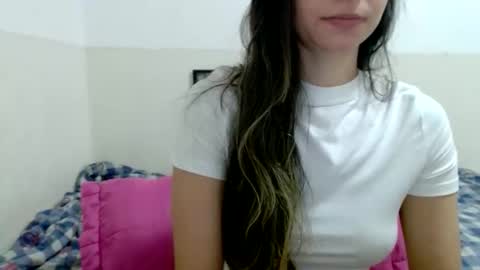 Snapshot of julietolentino_silva chatting on 19, 10, 2025 julietolentino_silva online show from 19, 10, 2025
